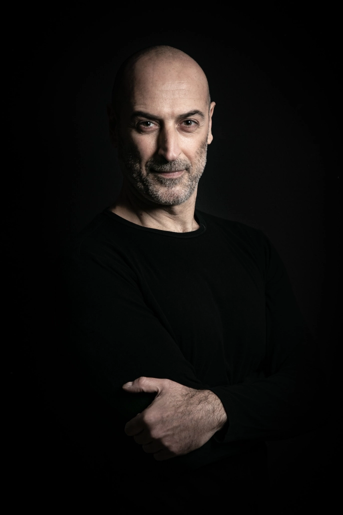 ritratti Milano, foto di un istruttore di yoga per personal branding realizzata dai fotografi professionisti Bruno Garreffa e Roberta Lentini