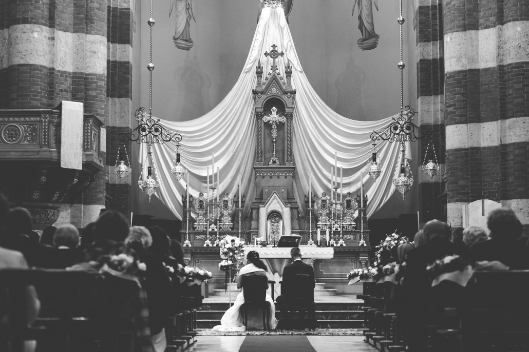 scatti in chiesa durante la cerimonio a como realizzati durante il servizio fotografico matrimonio di bruno garreffa