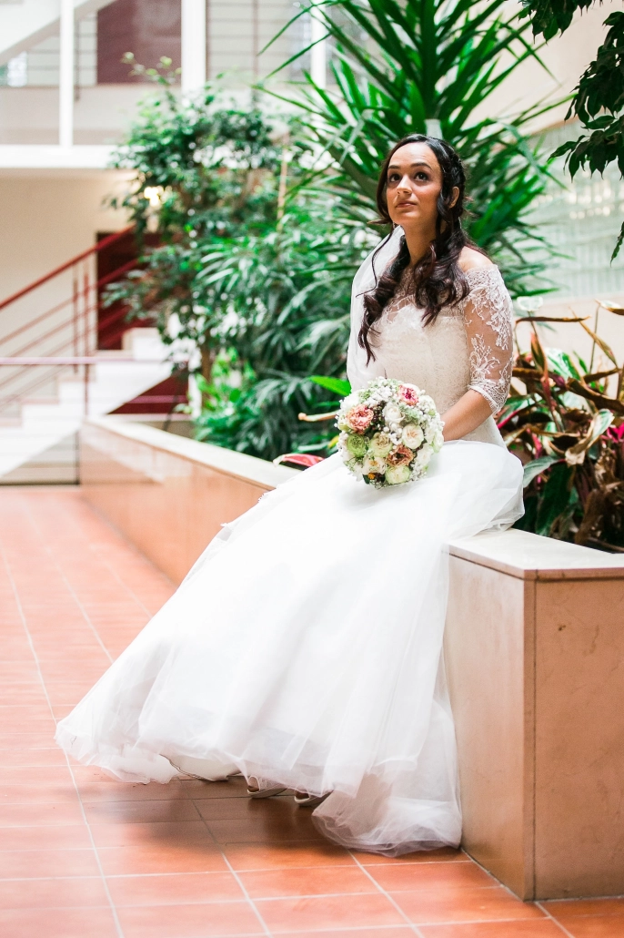 foto sposa prima di entrare in chiesa a milano scattata dai fotografi matrimonio bruno garreffa